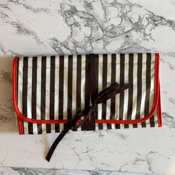 henri bendel Handbags - NWT VINTAGE ICONIC HENRI BENDELS TRAVEL BAG MAKEUP/JEWLERY/ TOILETRY BAG